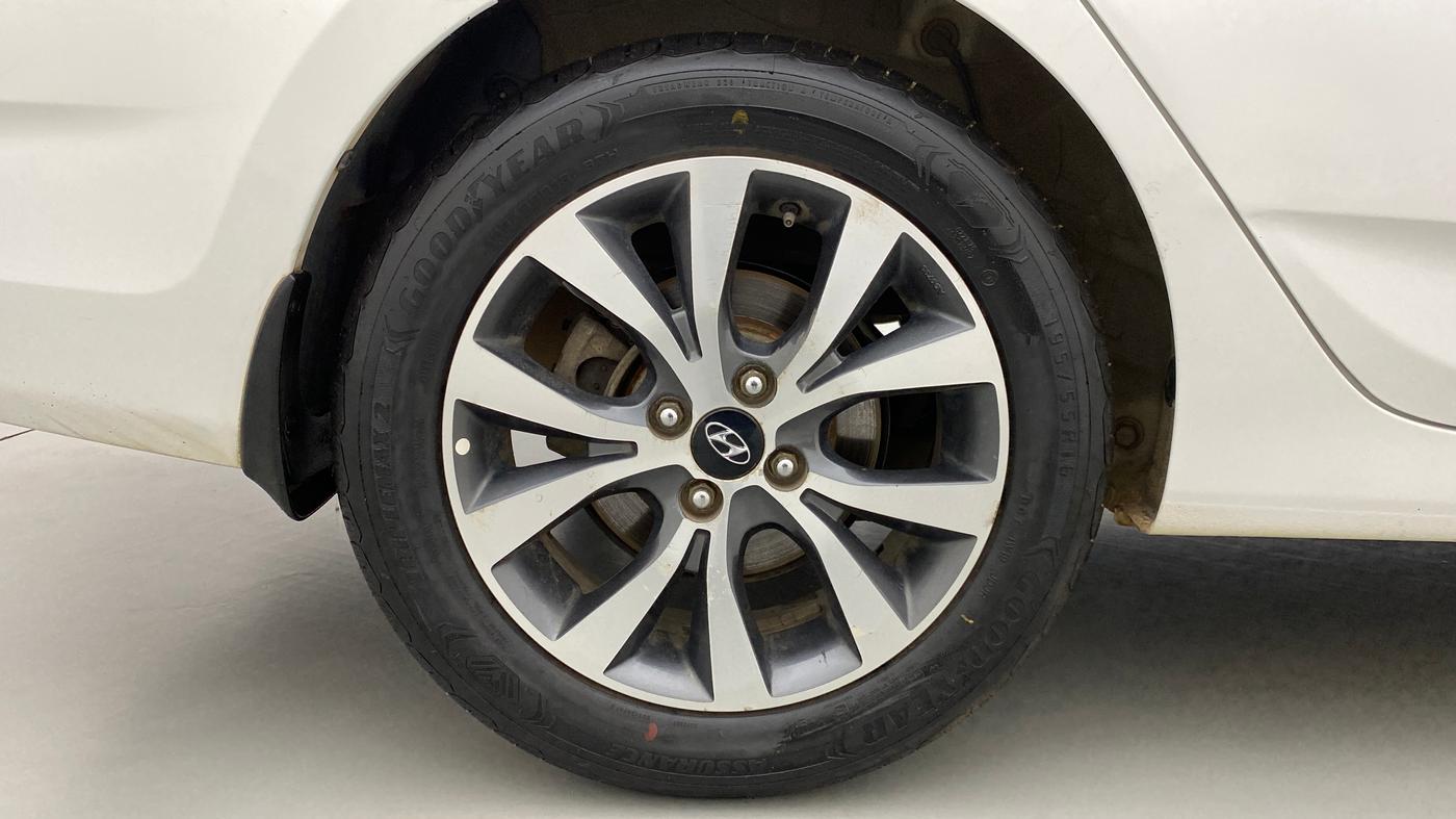 2014 Hyundai Verna FLUIDIC 1.6 CRDI SX AT, Diesel, Automatic, 55,206 km, Right Rear Wheel