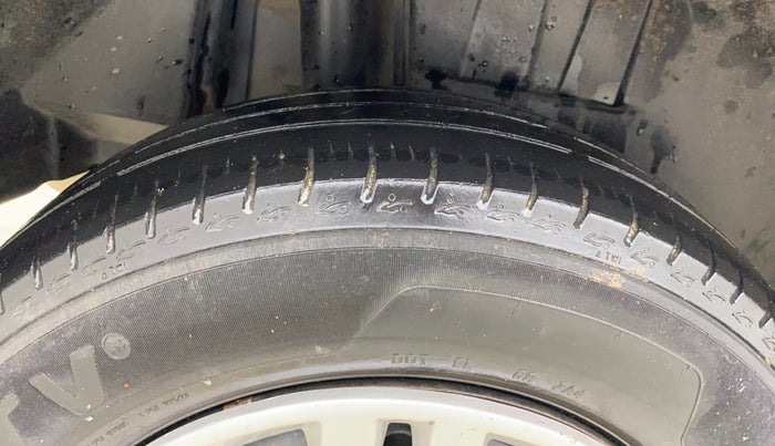 2017 Maruti Dzire VDI, Diesel, Manual, 1,38,676 km, Right Rear Tyre Tread