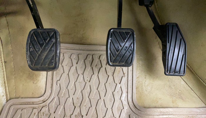 2017 Maruti Dzire VDI, Diesel, Manual, 1,38,676 km, Pedals