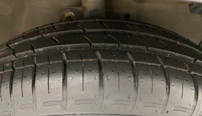 2015 Maruti Celerio ZXI, Petrol, Manual, 31,672 km, Right Front Tyre Tread