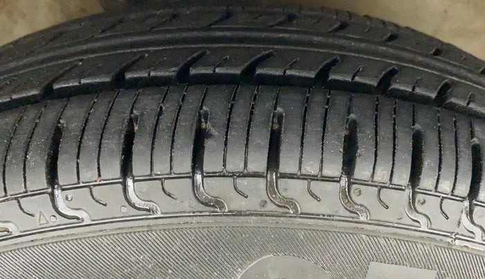 2013 Maruti A Star VXI, Petrol, Manual, 59,542 km, Right Front Tyre Tread