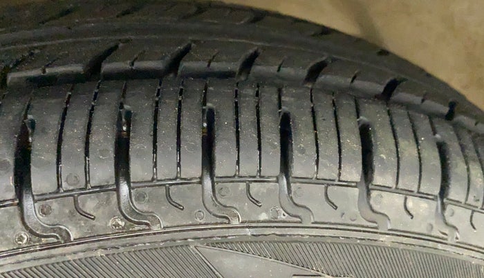 2013 Maruti A Star VXI, Petrol, Manual, 59,542 km, Left Rear Tyre Tread