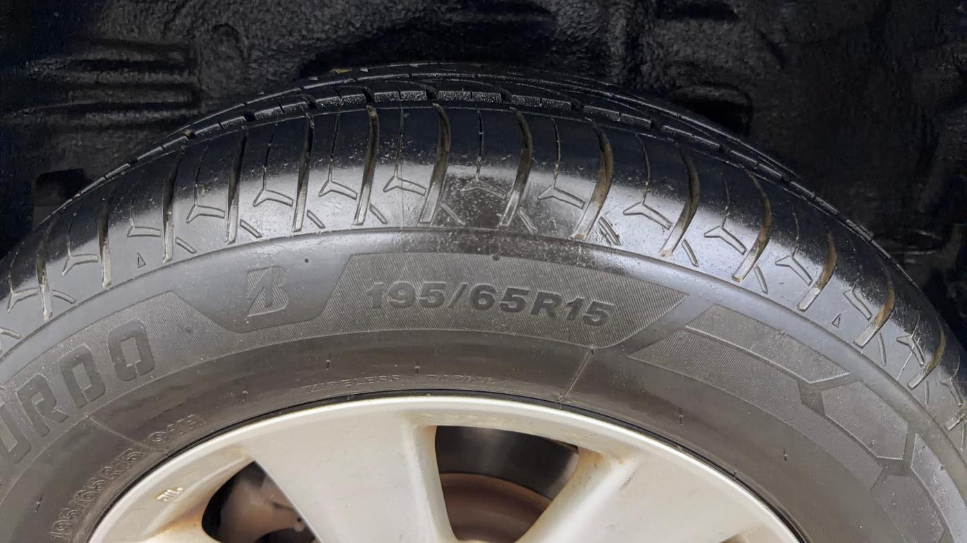 2015 Toyota Corolla Altis G PETROL, Petrol, Manual, 76,213 km, Right Rear Tyre Tread