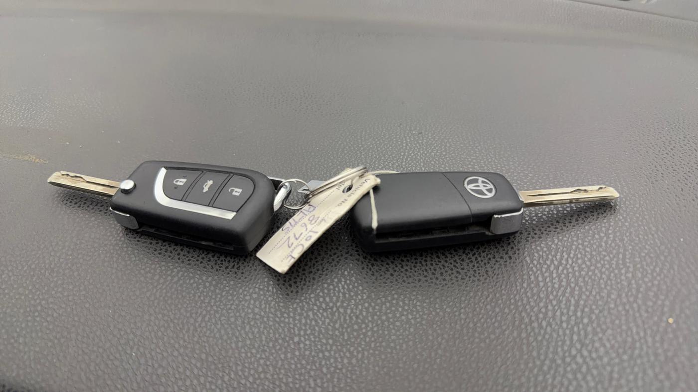 2015 Toyota Corolla Altis G PETROL, Petrol, Manual, 76,213 km, Key Close Up