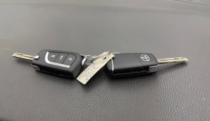 2015 Toyota Corolla Altis G PETROL, Petrol, Manual, 76,213 km, Key Close Up