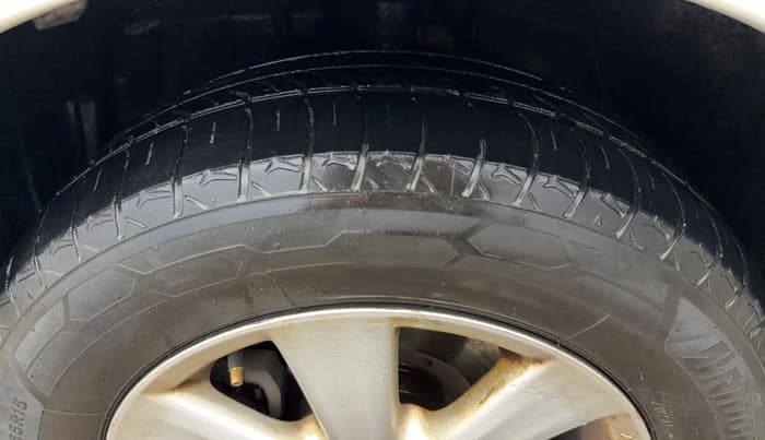 2015 Toyota Corolla Altis G PETROL, Petrol, Manual, 76,213 km, Left Front Tyre Tread
