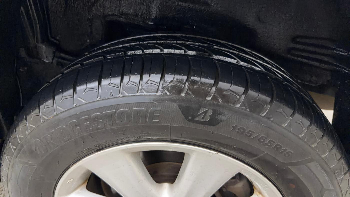 2015 Toyota Corolla Altis G PETROL, Petrol, Manual, 76,213 km, Left Rear Tyre Tread