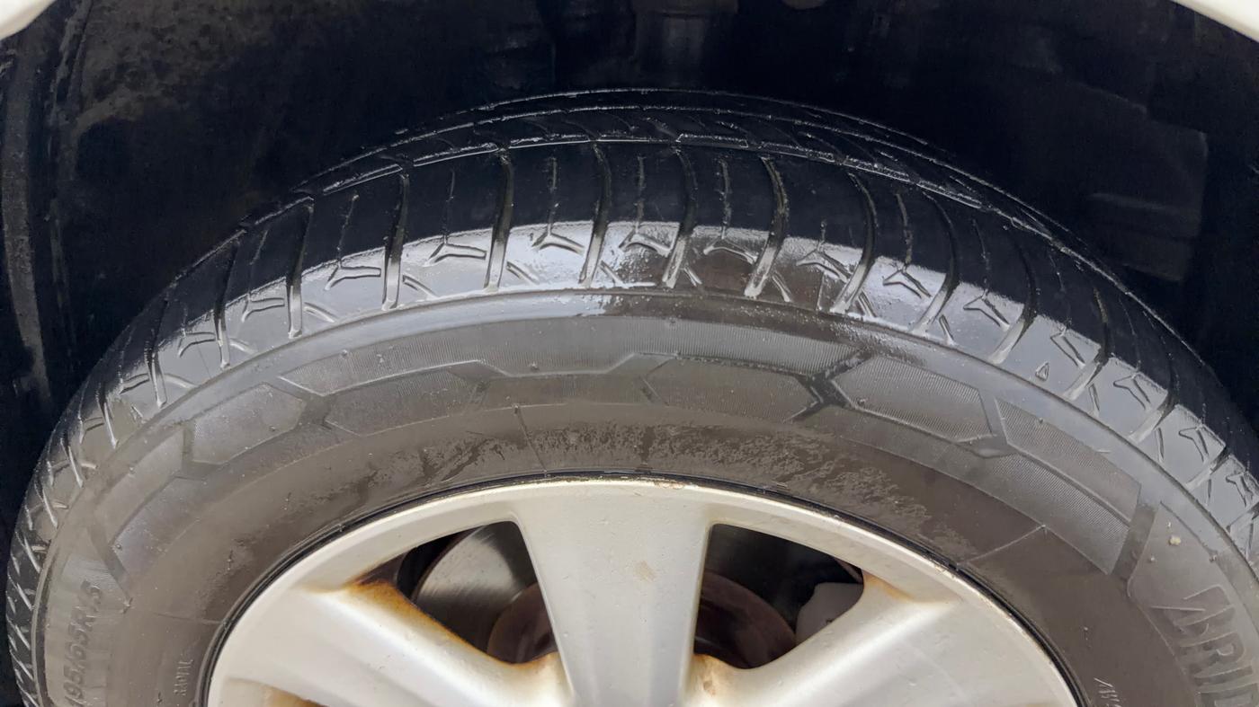 2015 Toyota Corolla Altis G PETROL, Petrol, Manual, 76,213 km, Right Front Tyre Tread