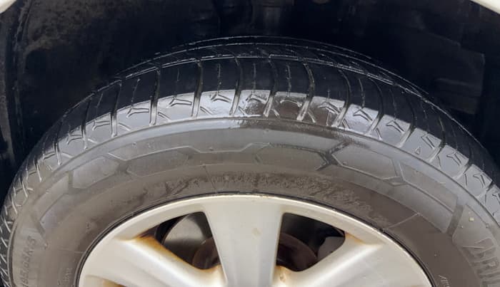 2015 Toyota Corolla Altis G PETROL, Petrol, Manual, 76,213 km, Right Front Tyre Tread