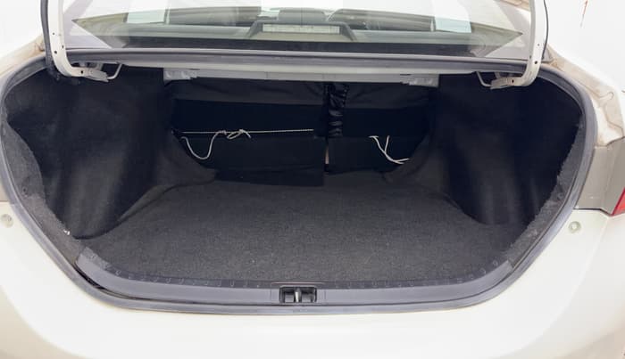 2015 Toyota Corolla Altis G PETROL, Petrol, Manual, 76,213 km, Boot Inside