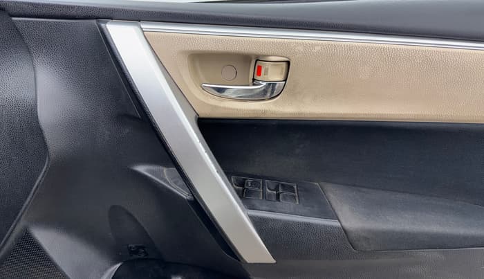 2015 Toyota Corolla Altis G PETROL, Petrol, Manual, 76,213 km, Driver Side Door Panels Control