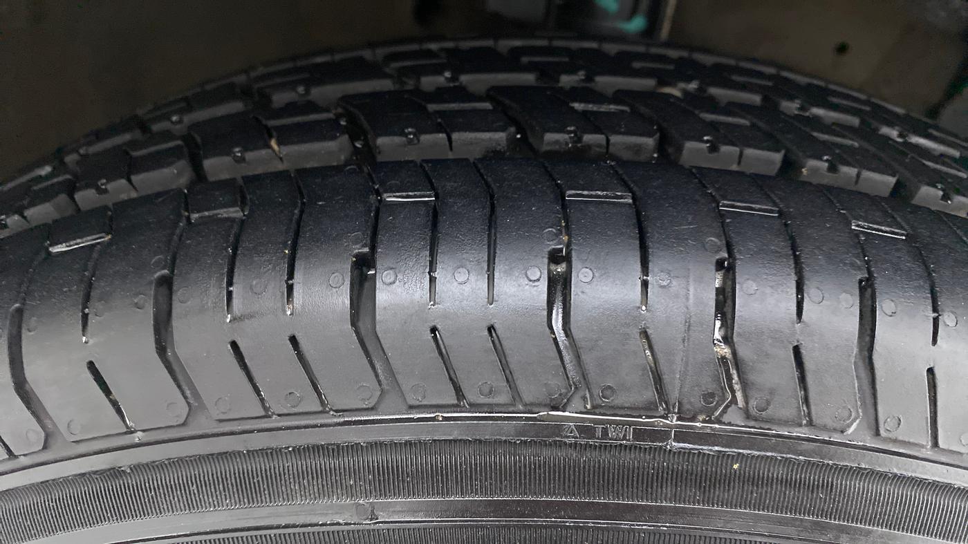 2014 Maruti Swift VXI D, Petrol, Manual, 80,474 km, Right Front Tyre Tread