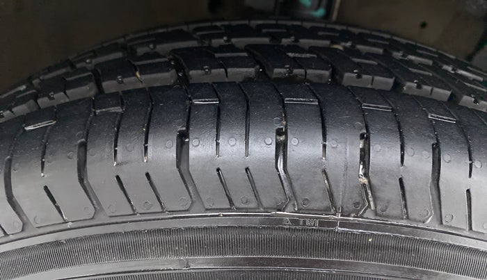 2014 Maruti Swift VXI D, Petrol, Manual, 80,474 km, Right Front Tyre Tread