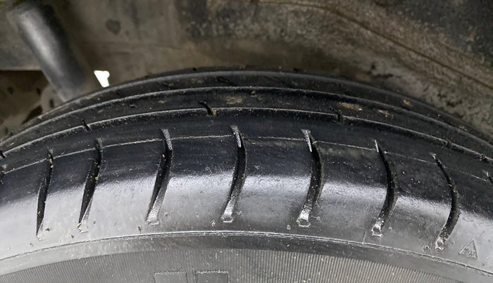 2012 Maruti Wagon R 1.0 LXI CNG, CNG, Manual, 87,844 km, Right Rear Tyre Tread