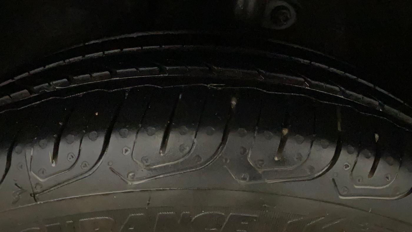 2019 Mahindra KUV 100 NXT K6+ P 6 STR, Petrol, Manual, 44,006 km, Left Front Tyre Tread