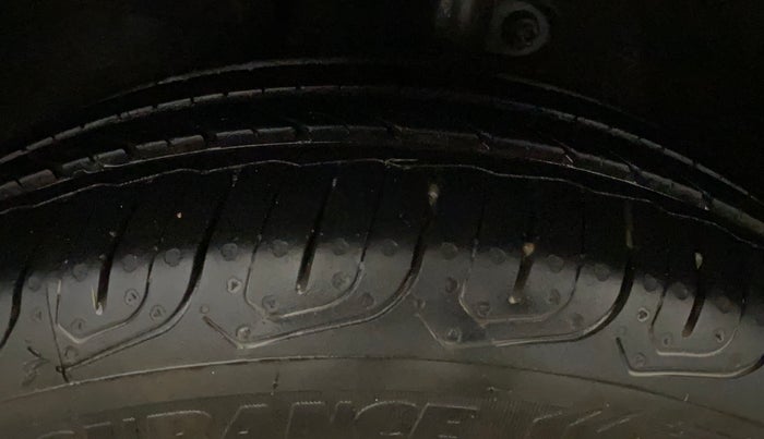 2019 Mahindra KUV 100 NXT K6+ P 6 STR, Petrol, Manual, 44,006 km, Left Front Tyre Tread