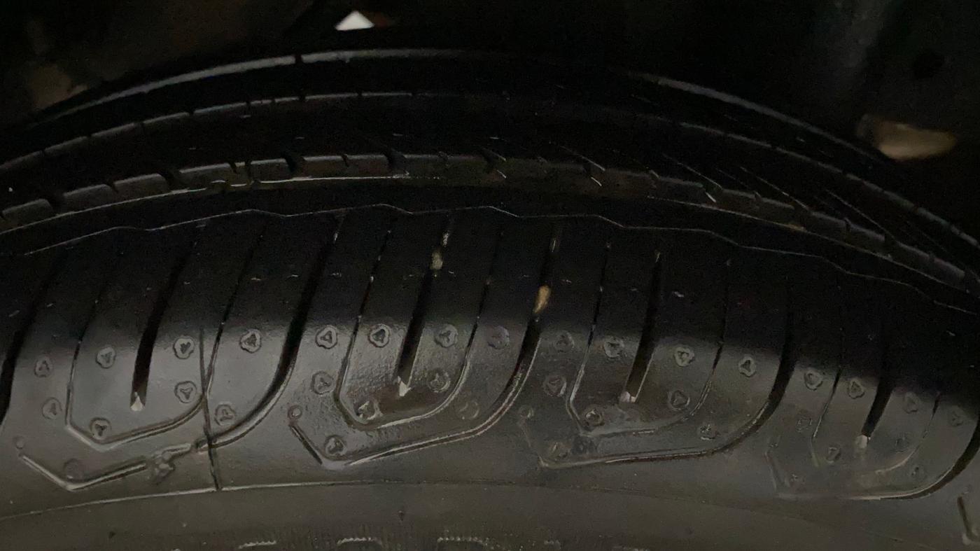 2019 Mahindra KUV 100 NXT K6+ P 6 STR, Petrol, Manual, 44,006 km, Left Rear Tyre Tread