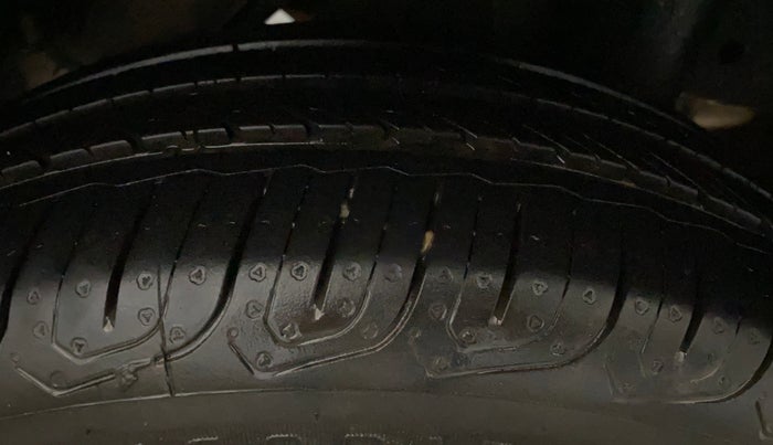 2019 Mahindra KUV 100 NXT K6+ P 6 STR, Petrol, Manual, 44,006 km, Left Rear Tyre Tread