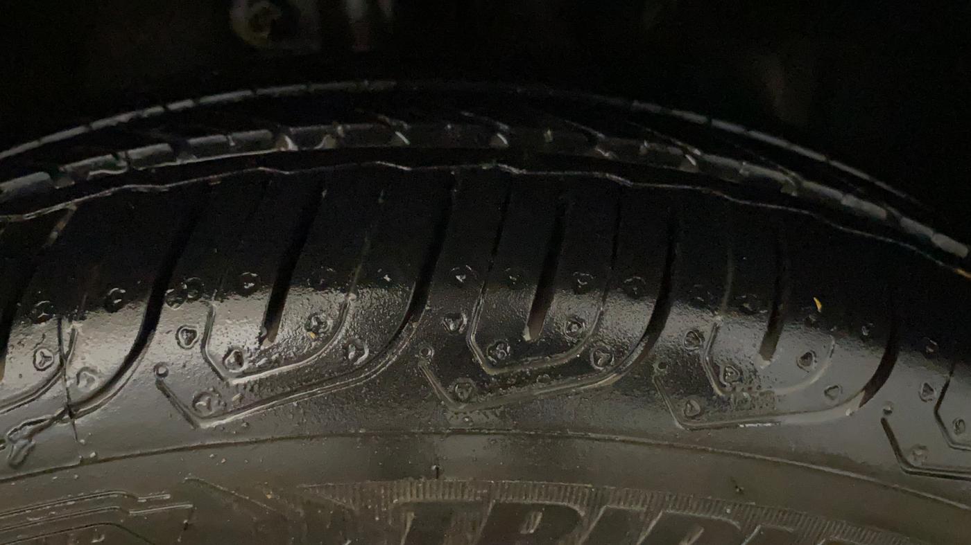 2019 Mahindra KUV 100 NXT K6+ P 6 STR, Petrol, Manual, 44,006 km, Right Front Tyre Tread