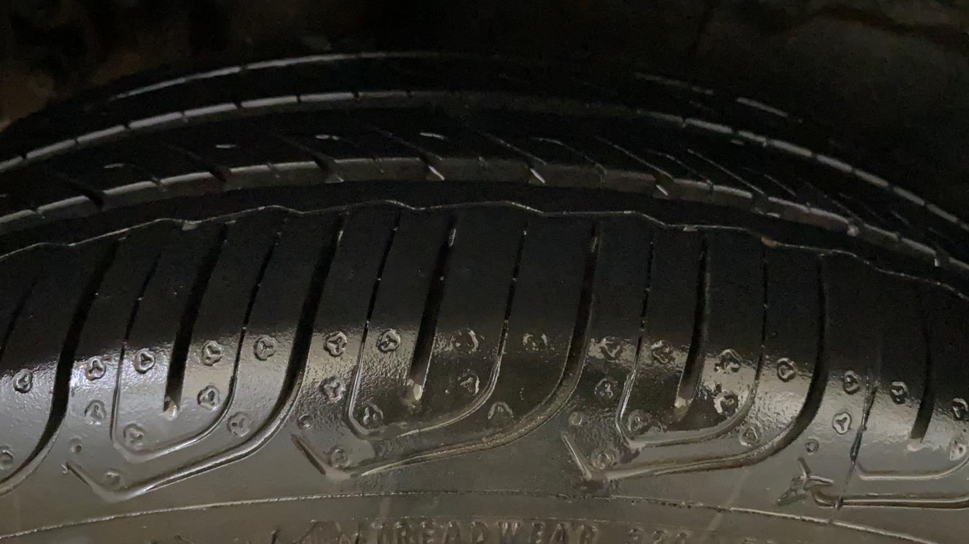 2019 Mahindra KUV 100 NXT K6+ P 6 STR, Petrol, Manual, 44,006 km, Right Rear Tyre Tread
