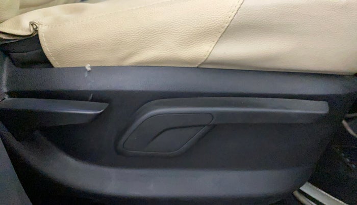 2019 Mahindra KUV 100 NXT K6+ P 6 STR, Petrol, Manual, 44,006 km, Driver Side Adjustment Panel