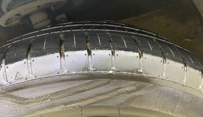 2021 Maruti Ciaz ALPHA 1.5 SHVS PETROL, Petrol, Manual, 64,624 km, Left Front Tyre Tread