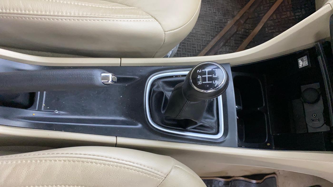 2021 Maruti Ciaz ALPHA 1.5 SHVS PETROL, Petrol, Manual, 64,679 km, Gear Lever
