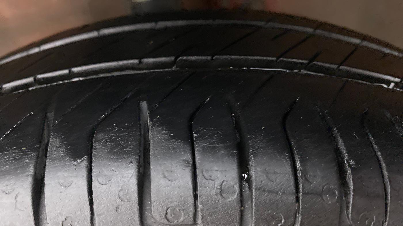2015 Maruti Wagon R 1.0 VXI, Petrol, Manual, 68,688 km, Left Front Tyre Tread