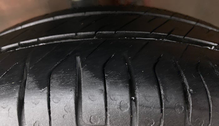 2015 Maruti Wagon R 1.0 VXI, Petrol, Manual, 68,688 km, Left Front Tyre Tread