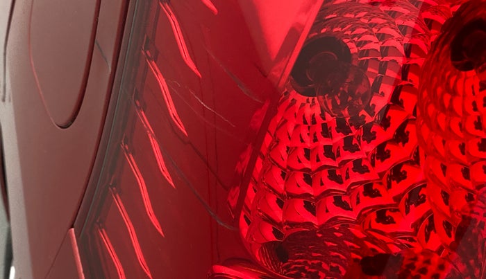 2015 Maruti Wagon R 1.0 VXI, Petrol, Manual, 68,688 km, Left tail light - Minor scratches