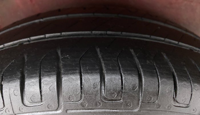 2015 Maruti Wagon R 1.0 VXI, Petrol, Manual, 68,688 km, Right Rear Tyre Tread