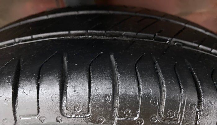 2015 Maruti Wagon R 1.0 VXI, Petrol, Manual, 68,688 km, Right Front Tyre Tread