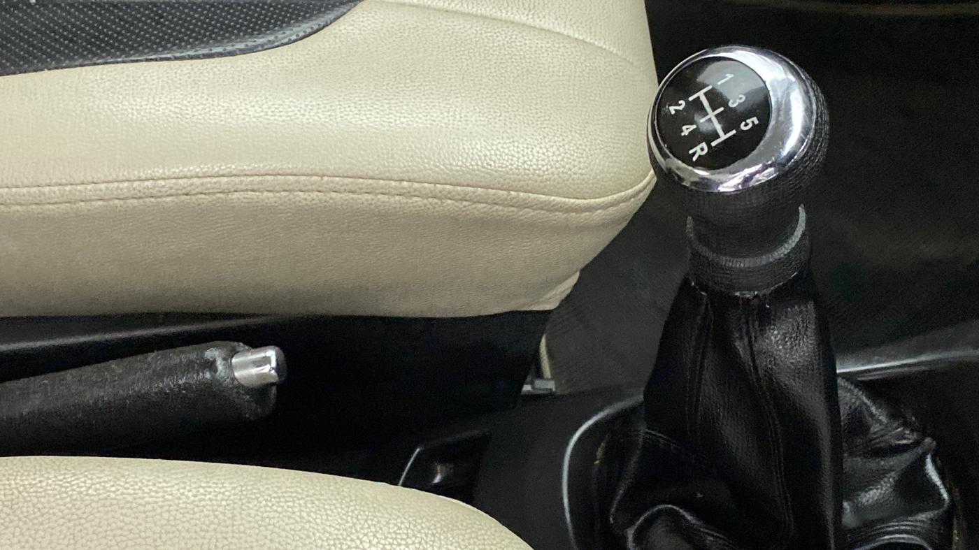 2015 Maruti Wagon R 1.0 VXI, Petrol, Manual, 68,688 km, Gear Lever