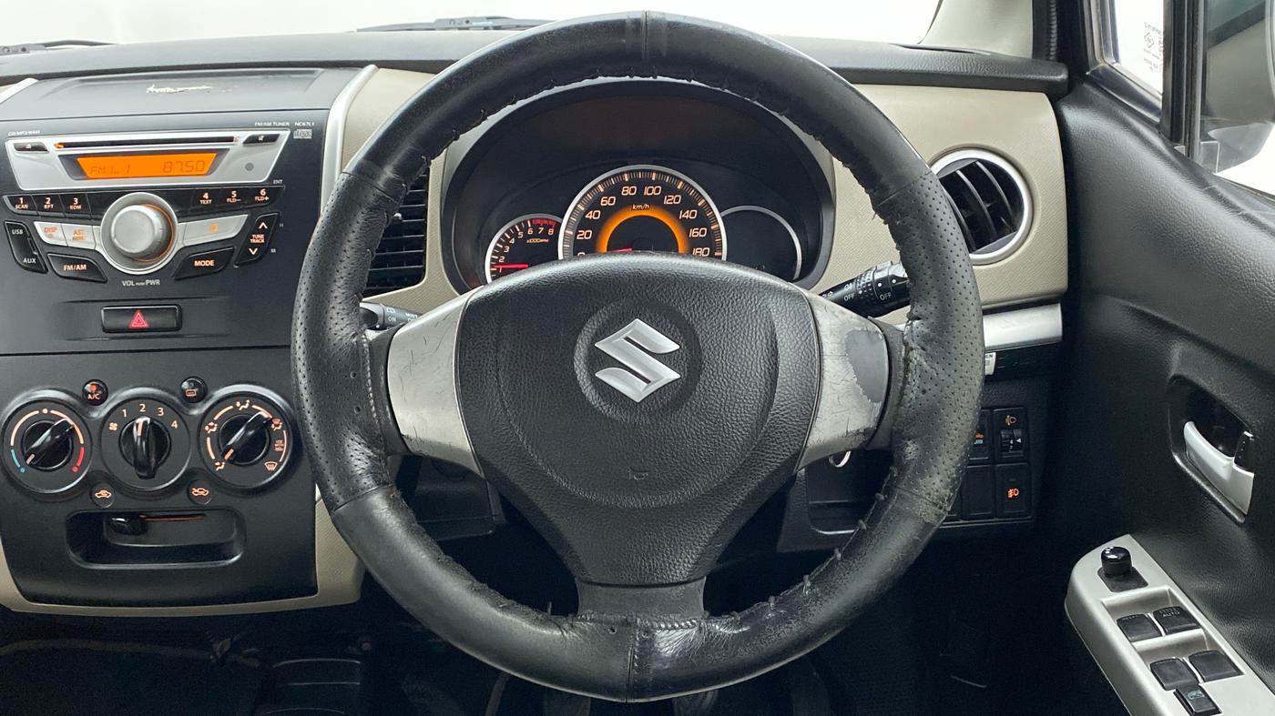 2015 Maruti Wagon R 1.0 VXI, Petrol, Manual, 68,688 km, Steering Wheel Close Up