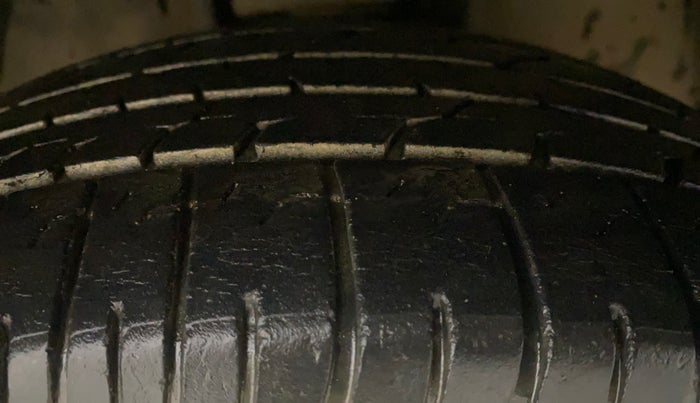 2015 Toyota Innova 2.5 VX 8 STR, Diesel, Manual, 73,050 km, Right Front Tyre Tread