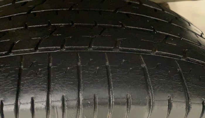 2015 Toyota Innova 2.5 VX 8 STR, Diesel, Manual, 73,050 km, Left Rear Tyre Tread