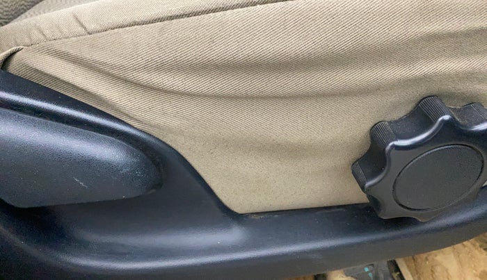 2015 Toyota Innova 2.5 VX 8 STR, Diesel, Manual, 73,050 km, Driver Side Adjustment Panel