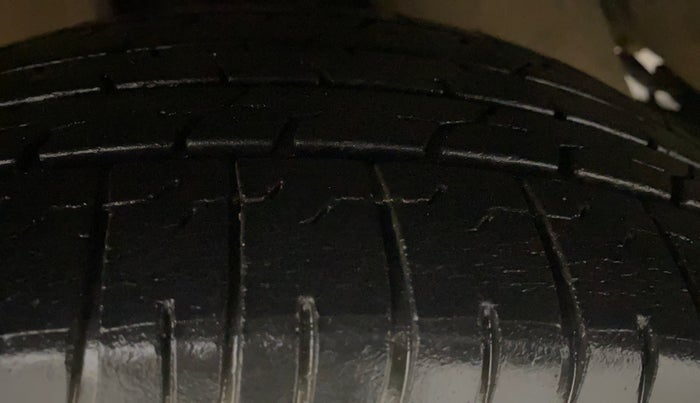 2015 Toyota Innova 2.5 VX 8 STR, Diesel, Manual, 73,050 km, Left Front Tyre Tread