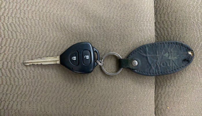 2015 Toyota Innova 2.5 VX 8 STR, Diesel, Manual, 73,050 km, Key Close Up