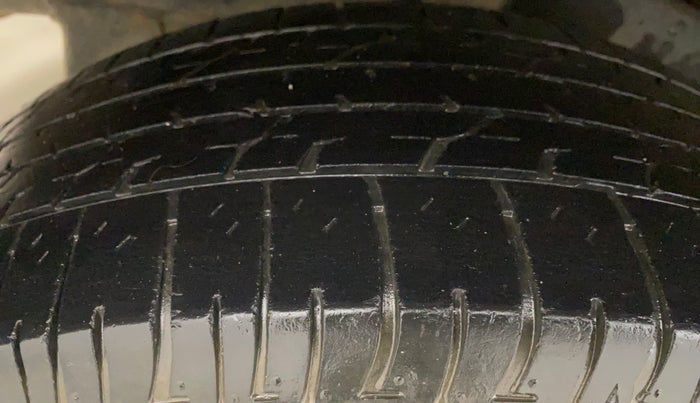 2015 Toyota Innova 2.5 VX 8 STR, Diesel, Manual, 73,050 km, Right Rear Tyre Tread