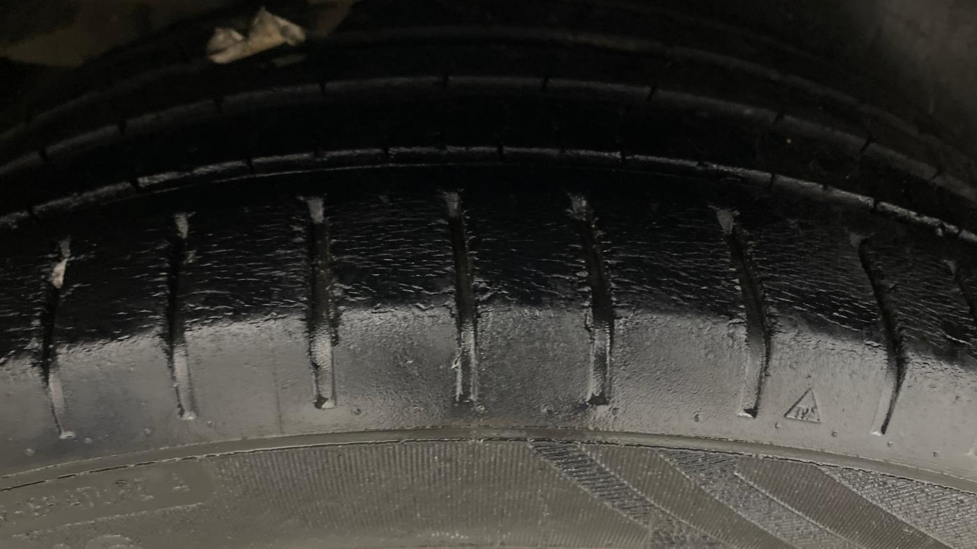 2016 Maruti Ciaz ZXI+ AT, Petrol, Automatic, 65,243 km, Right Rear Tyre Tread
