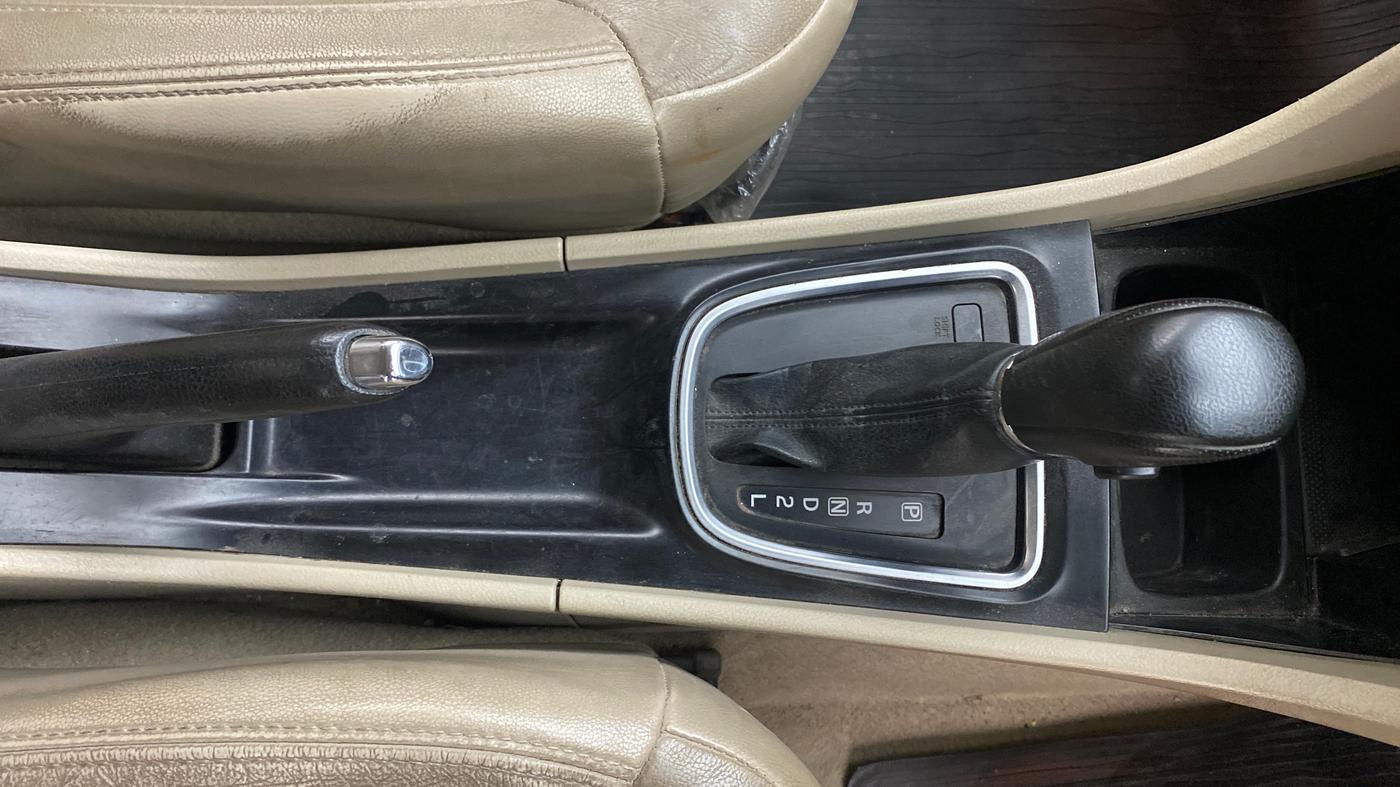 2016 Maruti Ciaz ZXI+ AT, Petrol, Automatic, 65,243 km, Gear Lever
