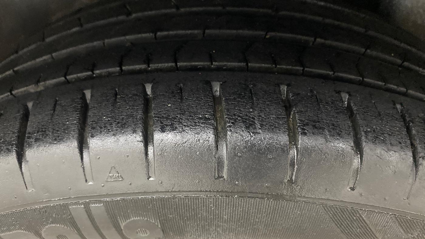 2016 Maruti Ciaz ZXI+ AT, Petrol, Automatic, 65,243 km, Left Rear Tyre Tread