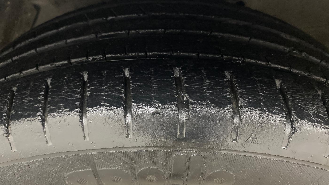 2016 Maruti Ciaz ZXI+ AT, Petrol, Automatic, 65,243 km, Left Front Tyre Tread