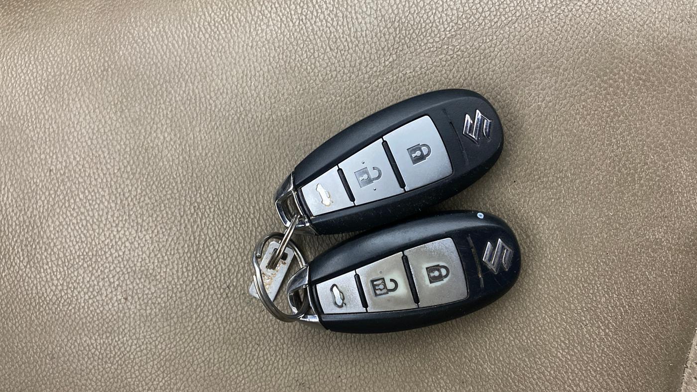 2016 Maruti Ciaz ZXI+ AT, Petrol, Automatic, 65,243 km, Key Close Up