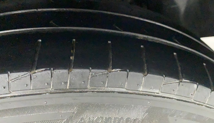 2019 Maruti Swift VXI AMT, CNG, Automatic, 37,541 km, Left Rear Tyre Tread