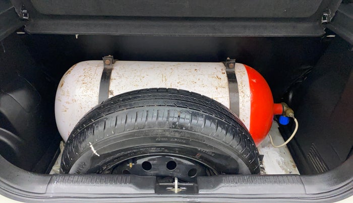 2019 Maruti Swift VXI AMT, CNG, Automatic, 37,541 km, Boot Inside
