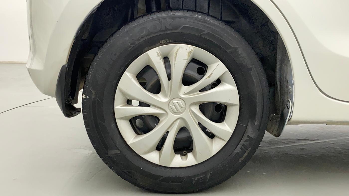 2019 Maruti Swift VXI AMT, CNG, Automatic, 37,541 km, Right Rear Wheel