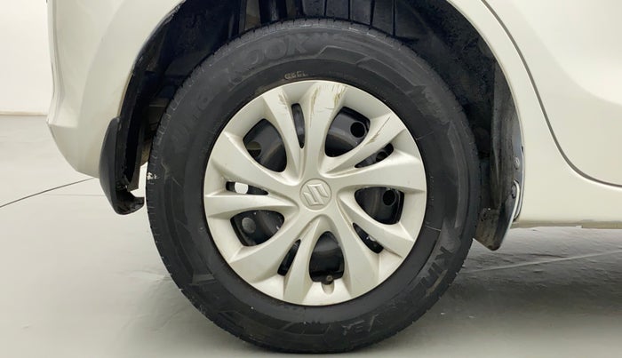 2019 Maruti Swift VXI AMT, CNG, Automatic, 37,541 km, Right Rear Wheel
