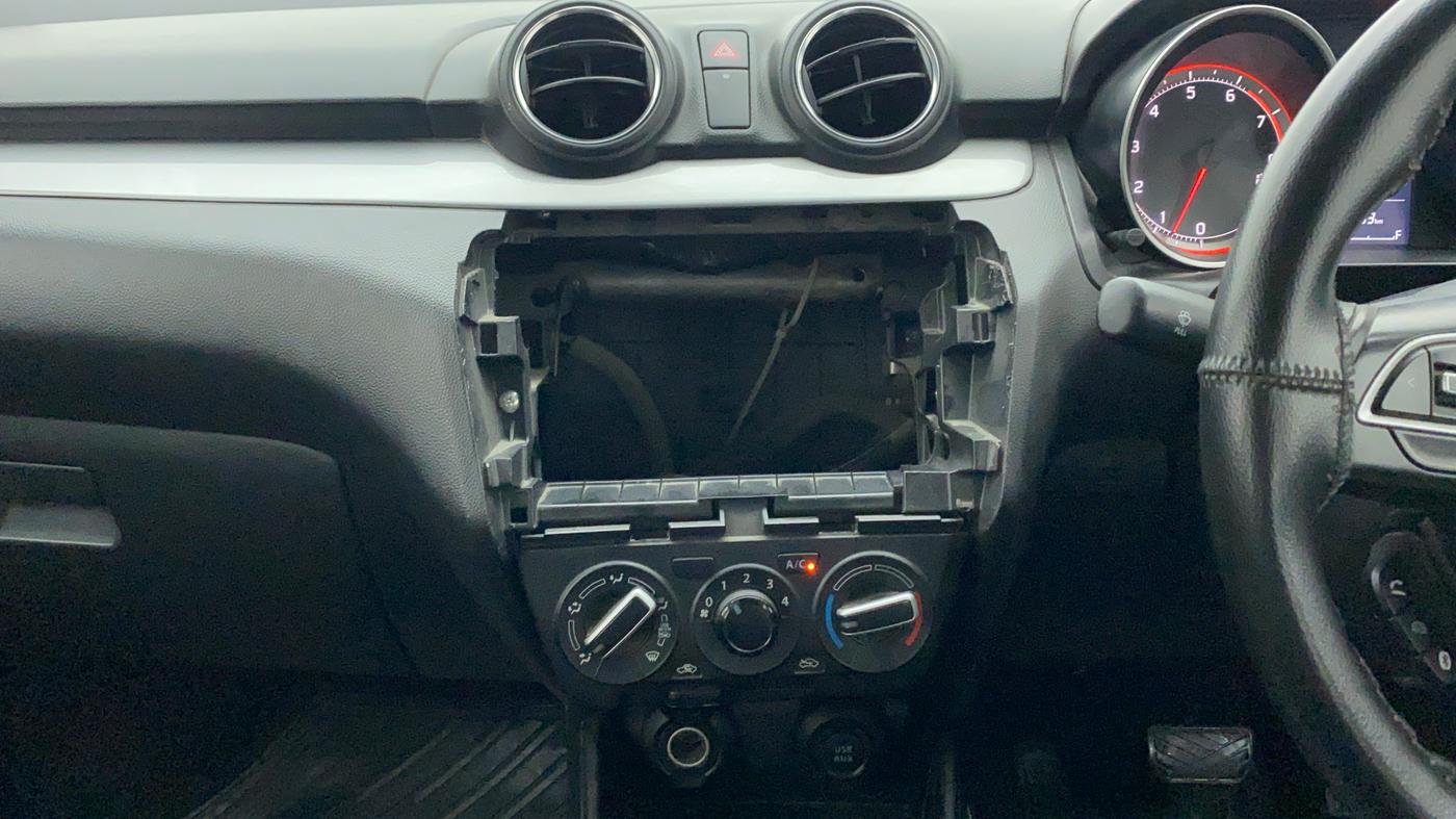 2019 Maruti Swift VXI AMT, CNG, Automatic, 37,541 km, Air Conditioner